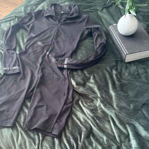 Ribbed Zip up Long Sleeve Romper size M 🖤😻